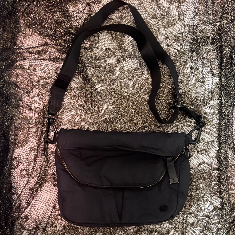 {Lululemon} Festival Crossbody Bag